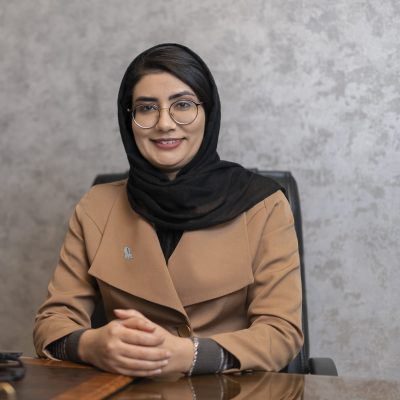 زینب استوار